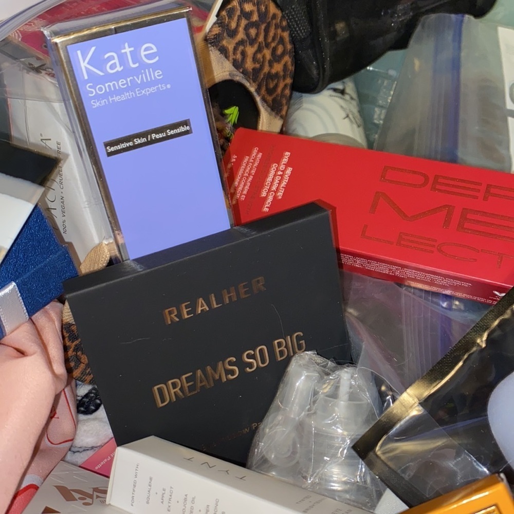 Cosmetic Mystery Box 6 full size pieces. - Picture 4 of 4